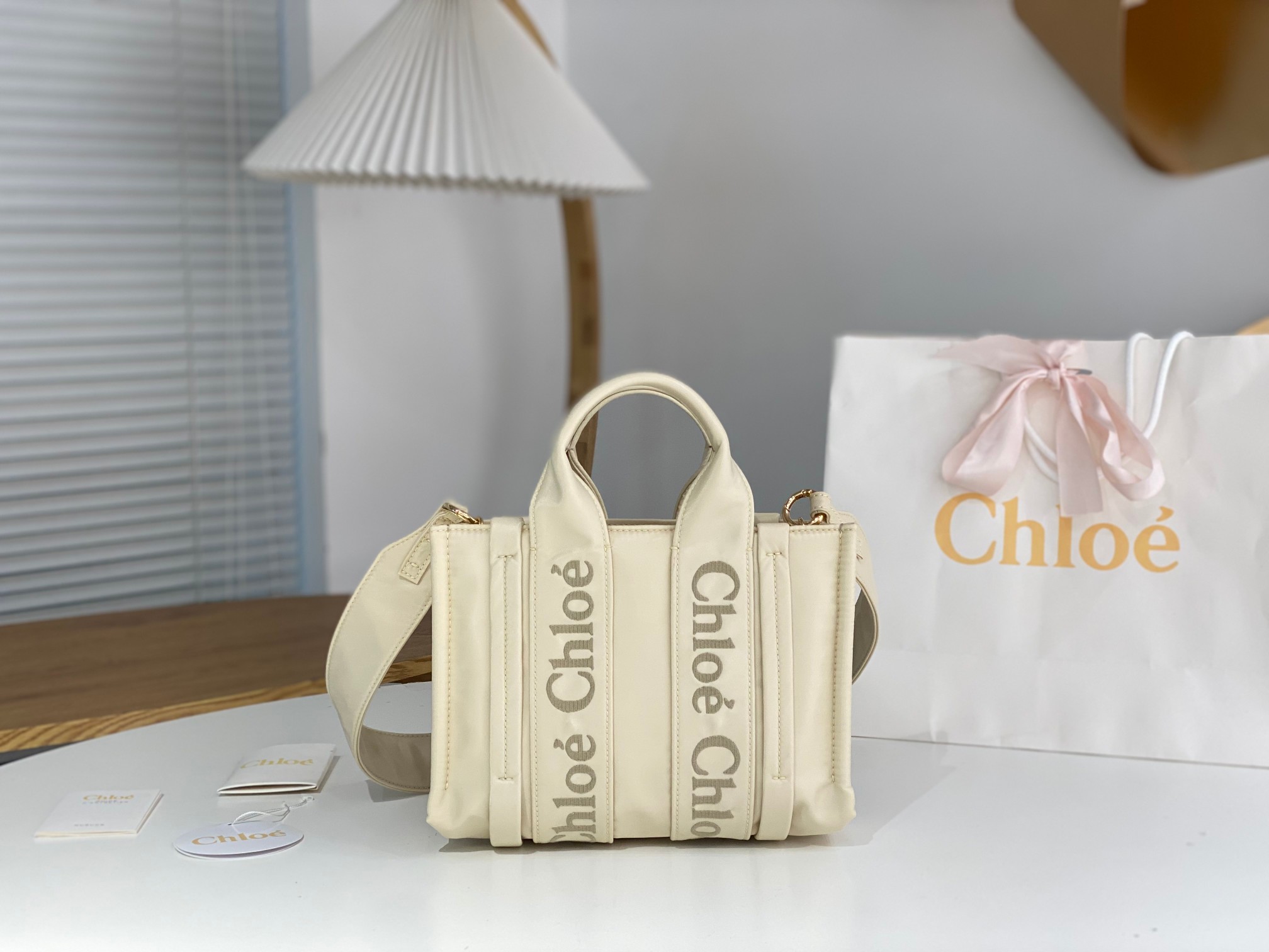 Chloe Small Woody Tote Bag In Linen